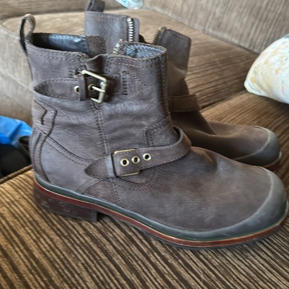 Ugg Australia Alston Zipper Buckle Suede Boots - Picture 1 of 12